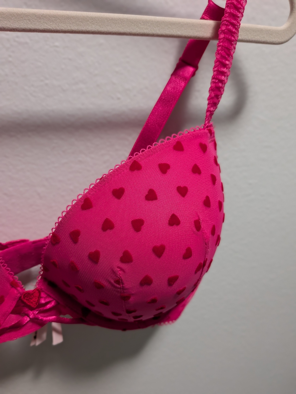 Victoria's Secret Fuchsia Heart-Print Bra 36DD - Picture 3 of 11